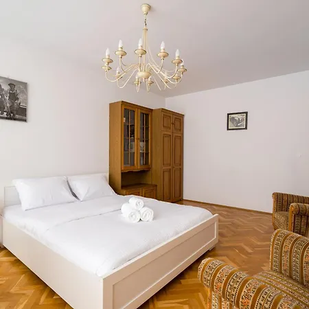 Ursus Standard By Bookinghost Apartamento *