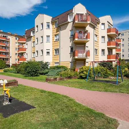 Ursus Standard By Bookinghost Apartamento *
